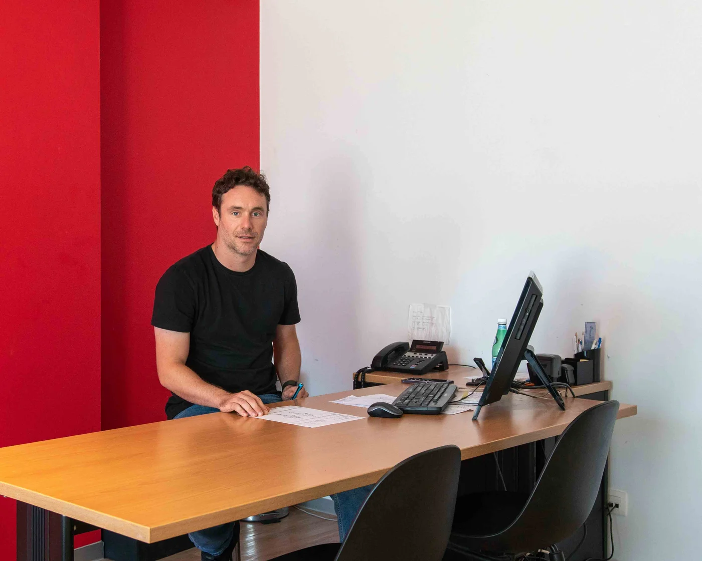Laurens Janssen in zijn consultatieruimte