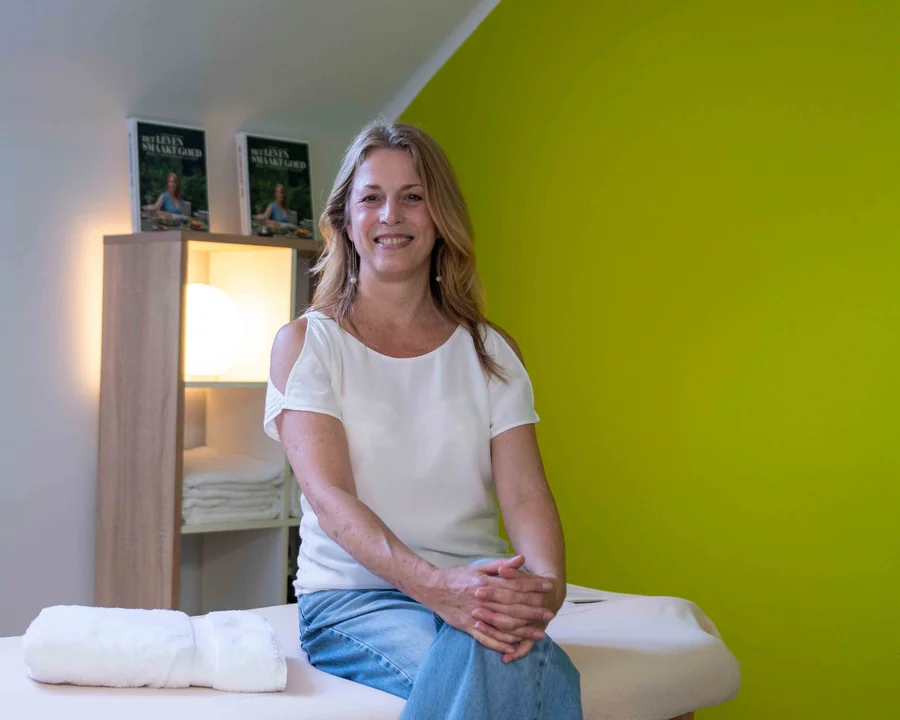 Liesbeth Verboomen in de massageruimte